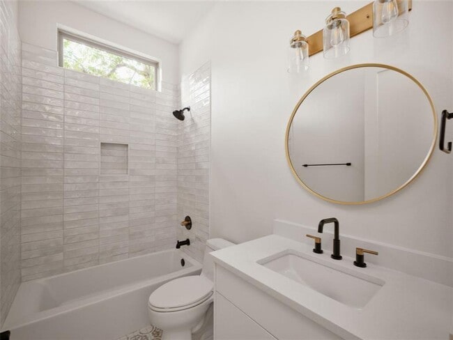 Building Photo - 3208 Govalle Ave