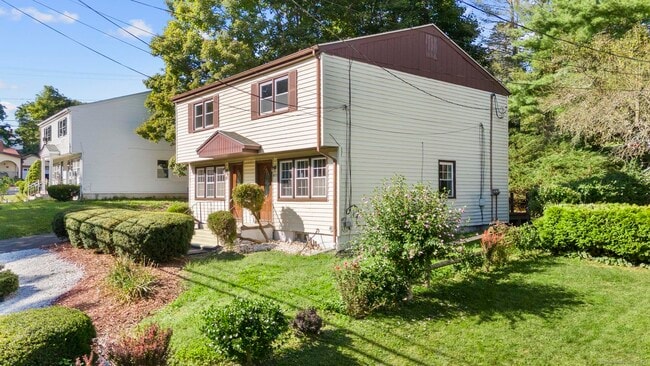 Building Photo - 675 Millville Ave