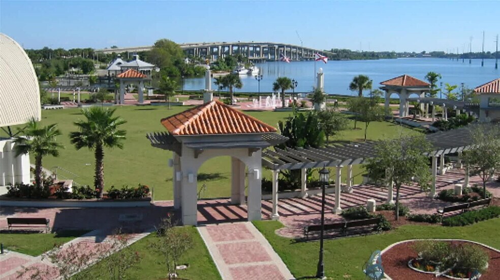 Building Photo - 214 Lucerne Dr