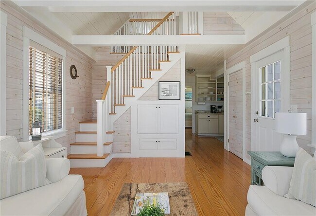Building Photo - 967 Matunuck Beach Rd