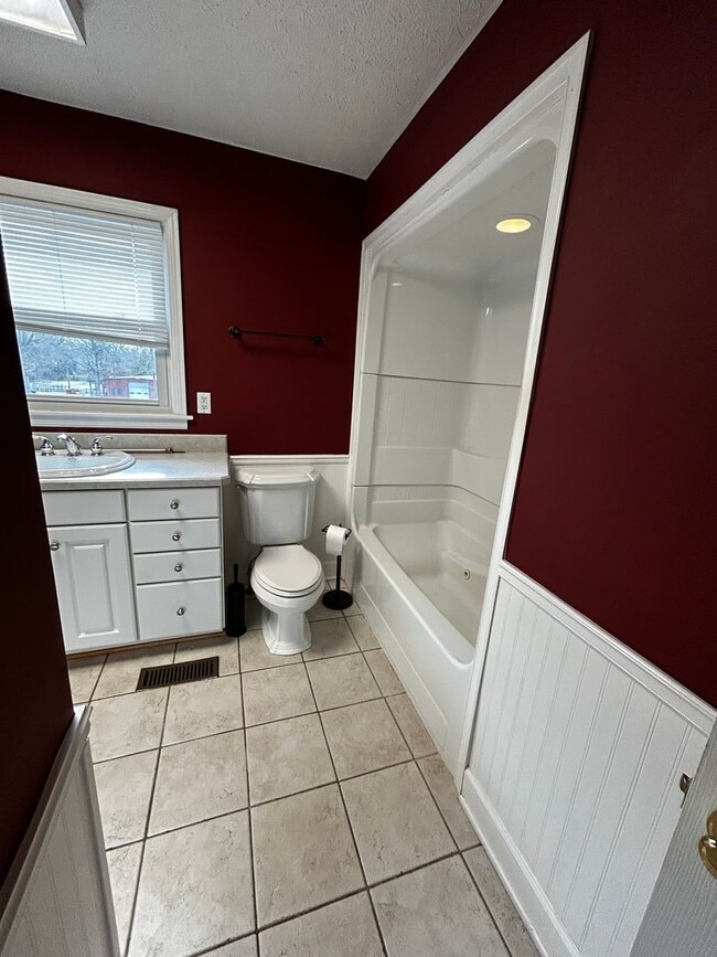 Building Photo - Single family home in Forest