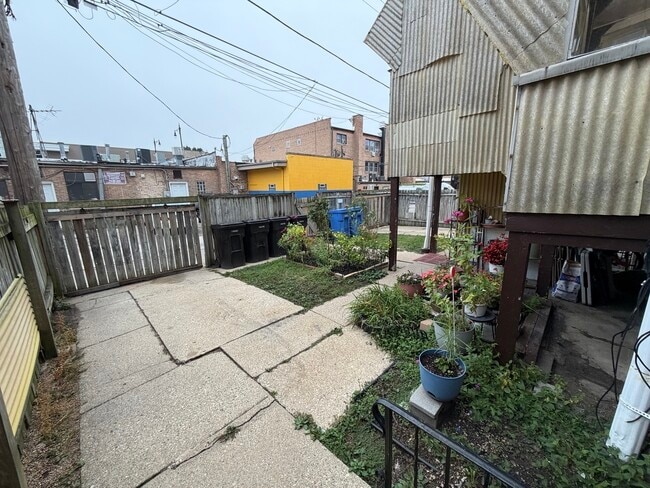 Building Photo - 5420 N Campbell Ave