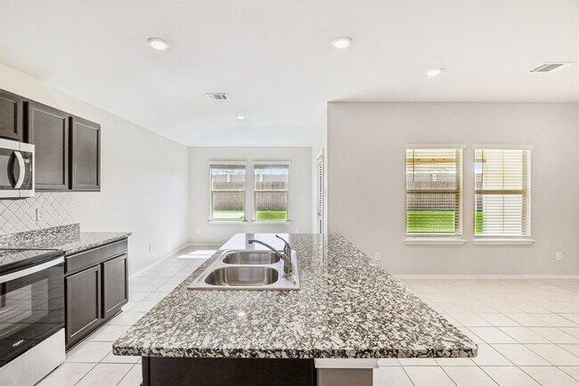 Building Photo - 9701 Kensley Rose Dr