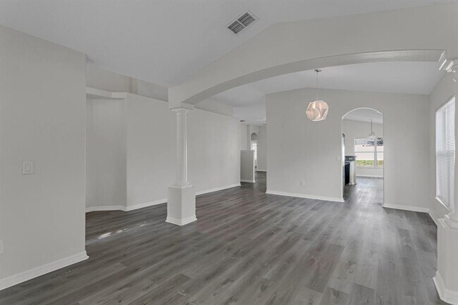 Building Photo - 15412 Montilla Loop