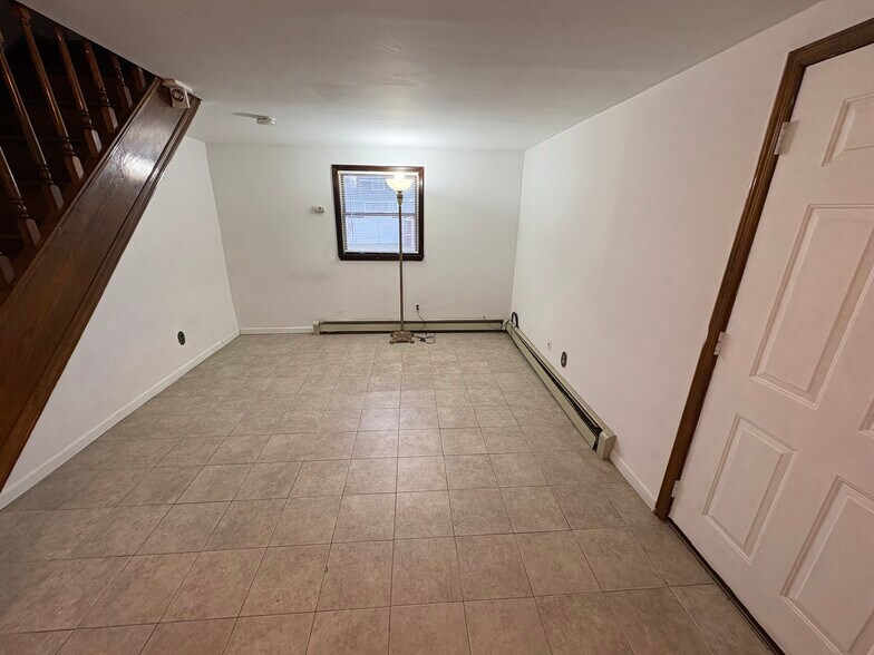 Building Photo - 17 Towne Ln