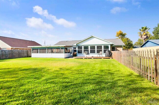 Building Photo - 4036 Shorewood Dr