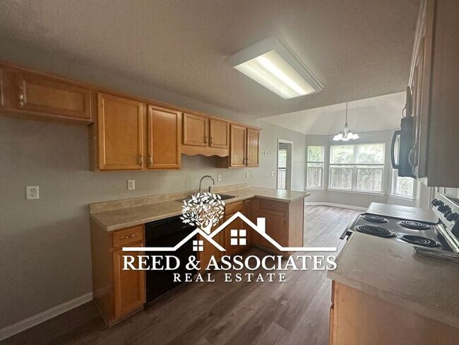 Building Photo - 2-Story Home Located in Quiet Cove!