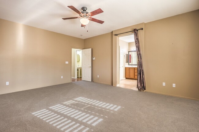 Building Photo - "Embrace Comfort and Style: Spacious 3-Bed...