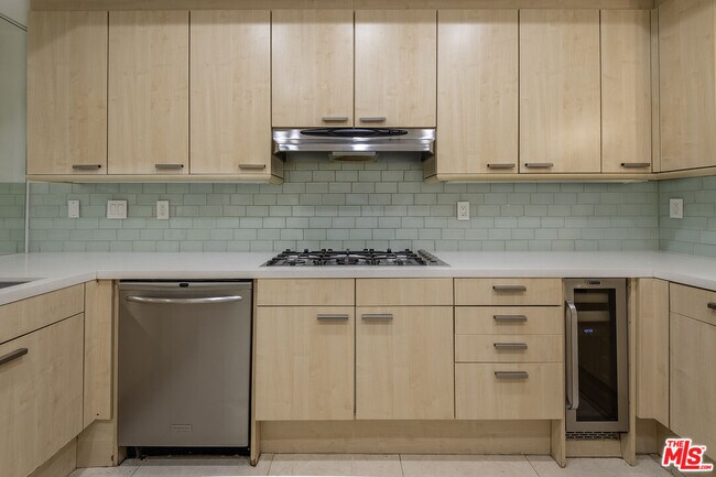 Building Photo - 15425 Antioch St