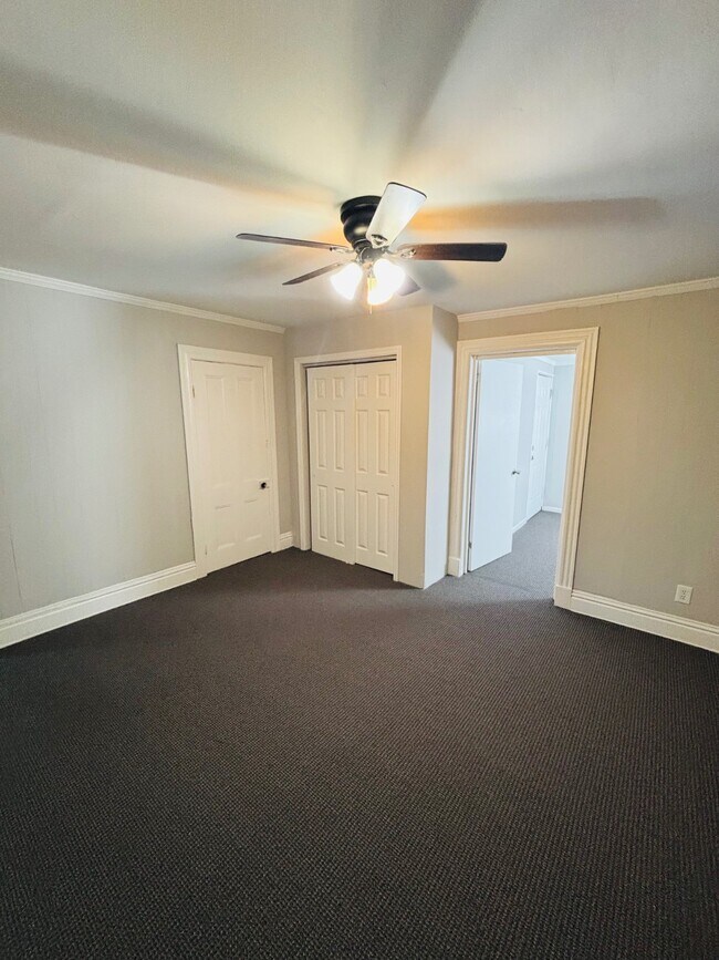 Building Photo - 232 Glen Cove Ave