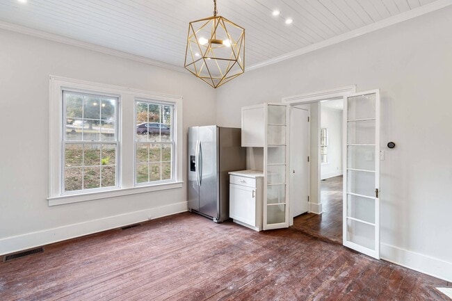 Building Photo - 2054 Walton Wy