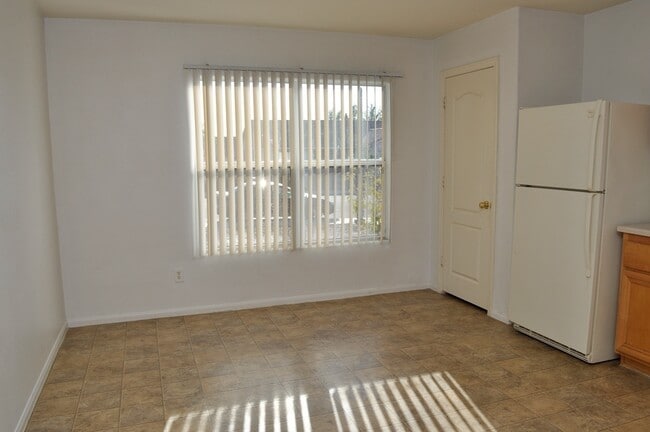 Building Photo - 452 Groft Way