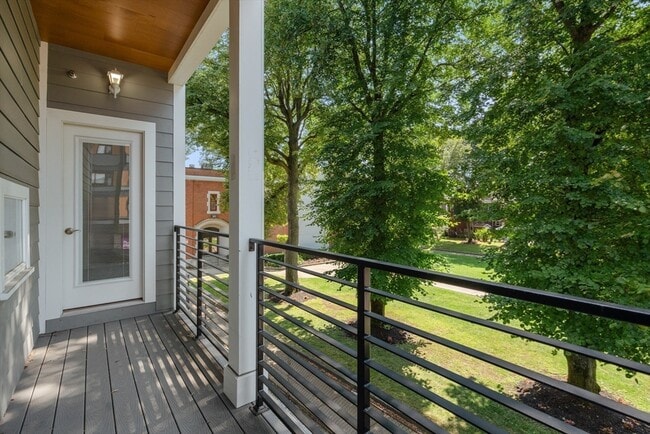 Building Photo - 599 Broadway