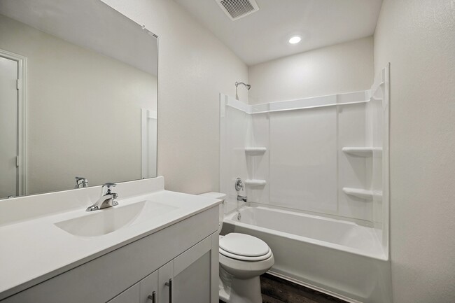 Building Photo - 668 Spur Ct