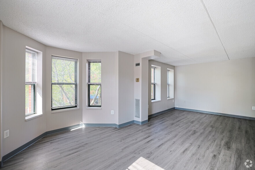 Primary Photo - Parmelee Court