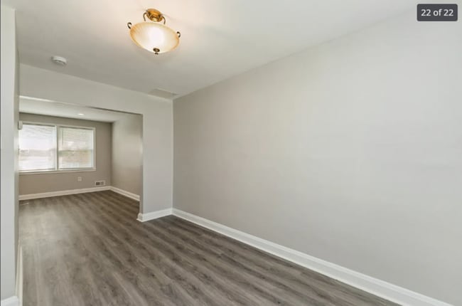 Building Photo - 4 Bedr4 Bedrooms in Parkville