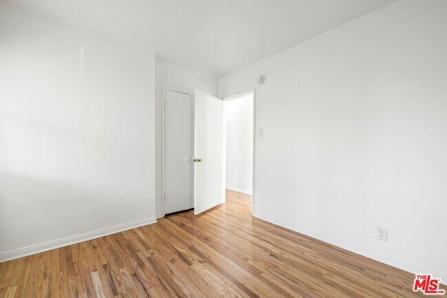 Building Photo - 5324 Vantage Ave