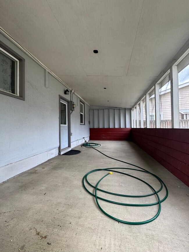 Building Photo - Charming 3 Bed Rental in Prime Location