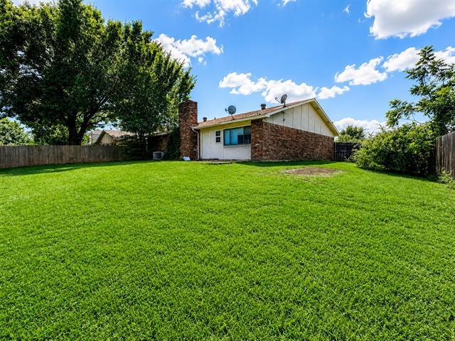 Building Photo - 2304 Chinaberry Dr