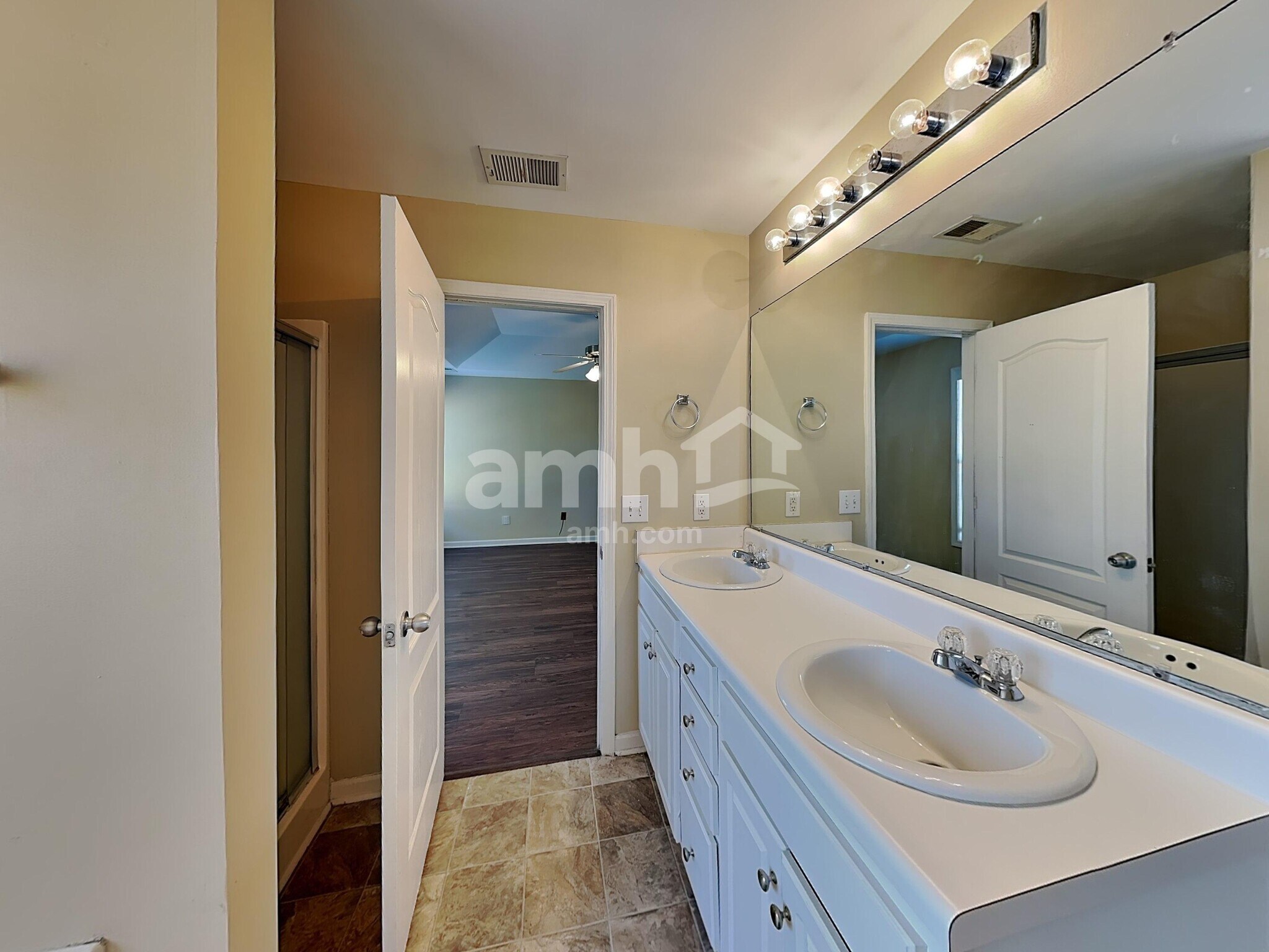 Building Photo - 6078 Lancelot Ln