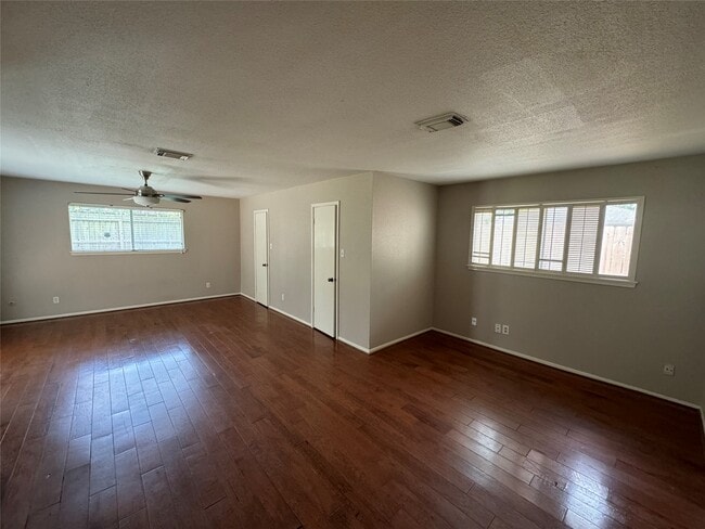 Building Photo - 15810 Hickory Knoll Dr