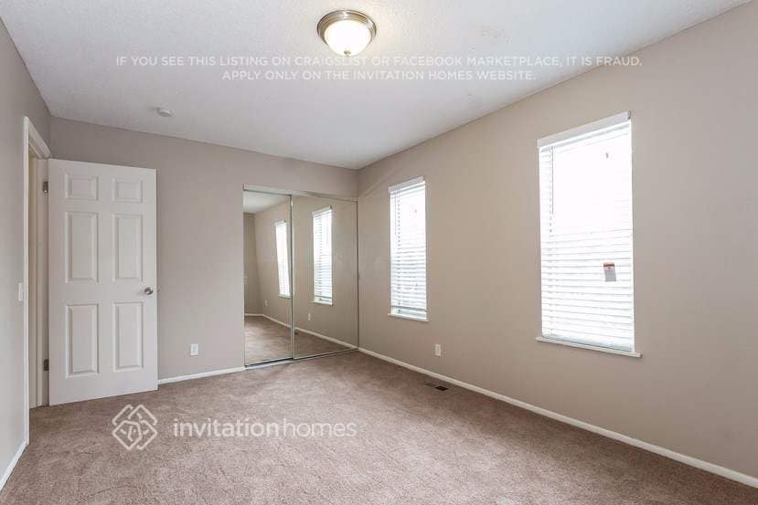 Building Photo - 13007 E Florida Dr