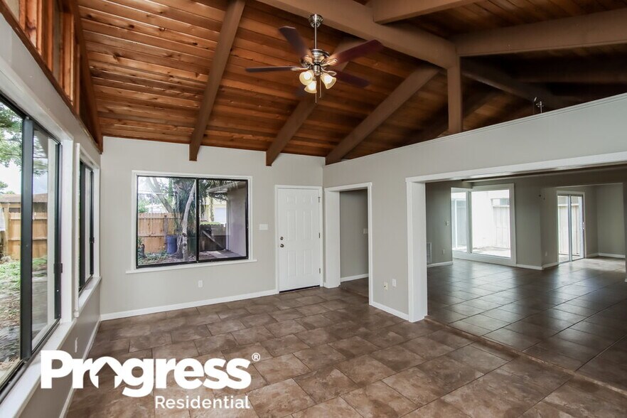 Building Photo - 225 Bayhead Dr