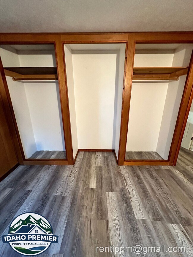 Building Photo - 709 N Stanley St