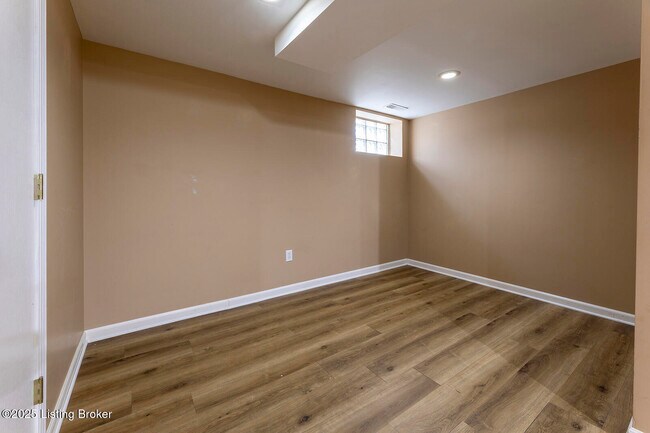 Building Photo - 505 Oxford Pl