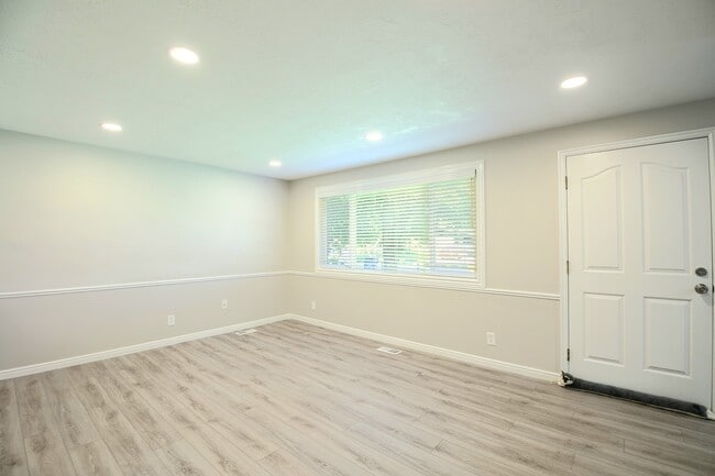 Building Photo - 1428 N Porter Ave