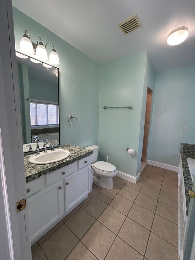 Building Photo - 2 Bedroom 2 Bath Home in Kill Devil Hills