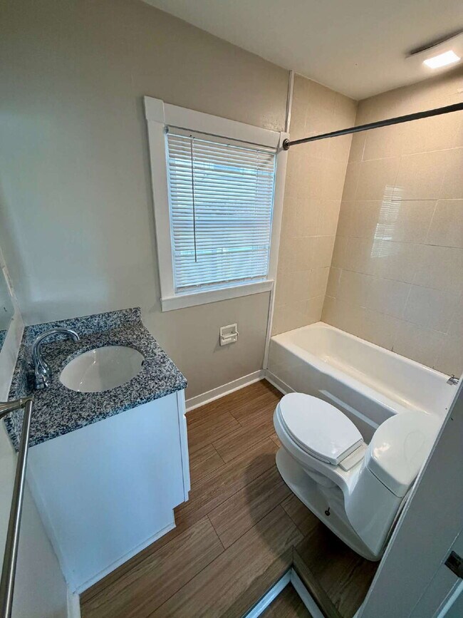 Building Photo - Bright 3-Bedroom Nashua Rental Near Downtown, Shopping, and Commuter Routes