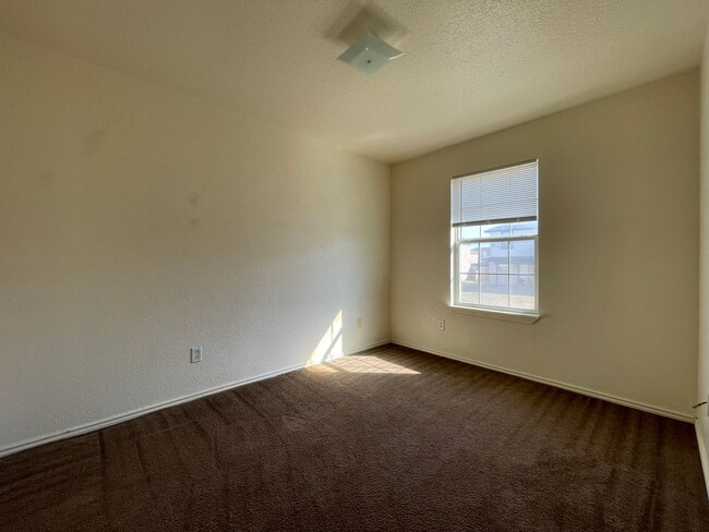 Building Photo - 1103 Covey Ln