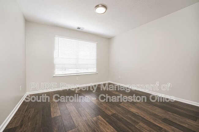 Building Photo - 7840 Park Gate Dr