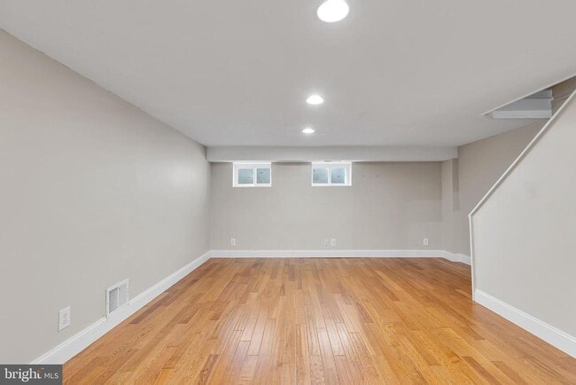 Building Photo - 3011 S Buchanan St