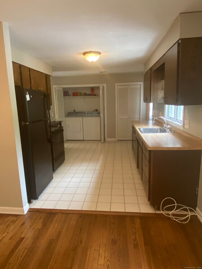 Building Photo - 161 Sleeping Giant Dr