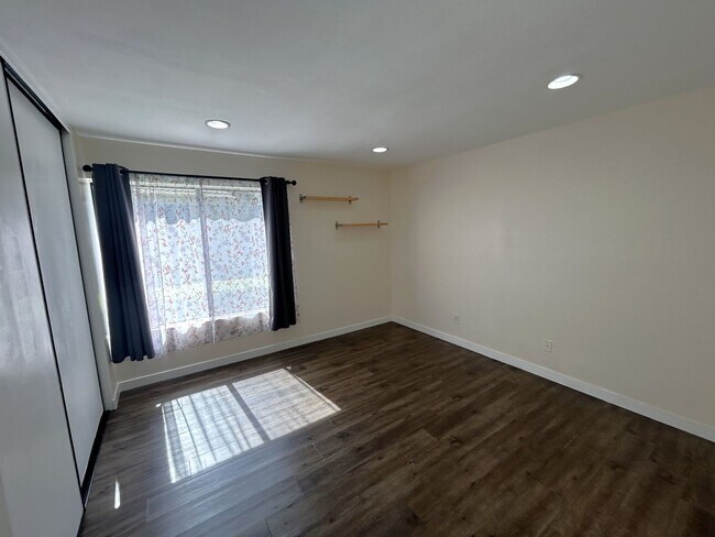 Building Photo - COUNTRY MILE RD POMONA 91766 (2 BED / 2 BATH)