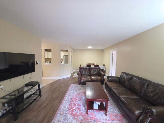 Building Photo - Rare opportunity! Furnished 2nd fl condominium boasting 2 large bedrooms, 2 full bathrooms, forma...