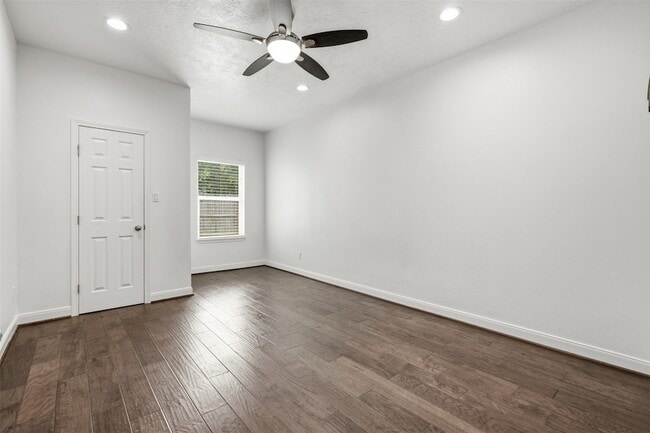 Building Photo - 14002 Myrtlea Dr