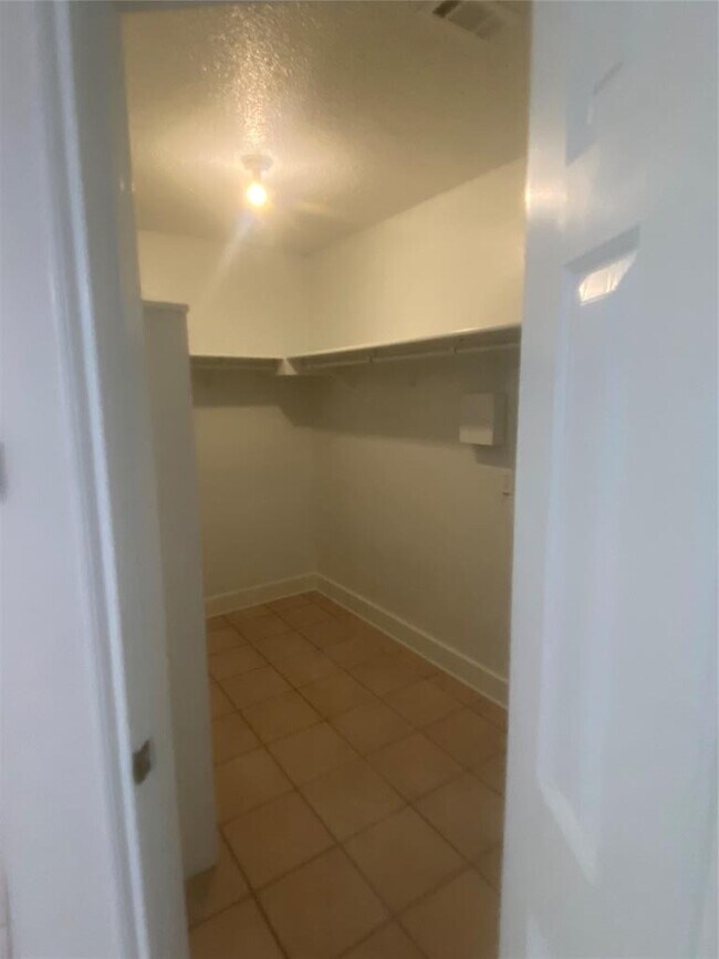 Building Photo - 2013 Jasper Ln