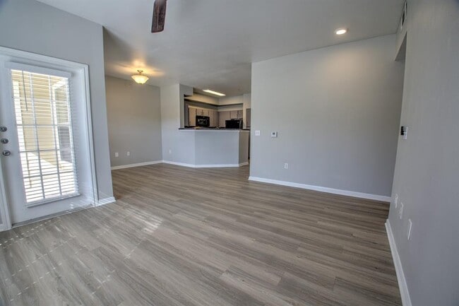 Building Photo - 2320 Gracy Farms Ln