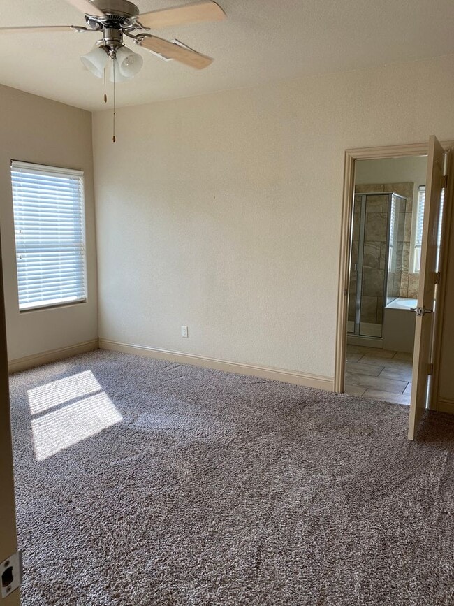 Building Photo - Beautiful Home with a Den