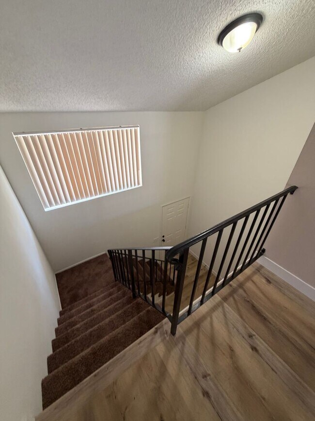 Building Photo - 242 Grayson Way