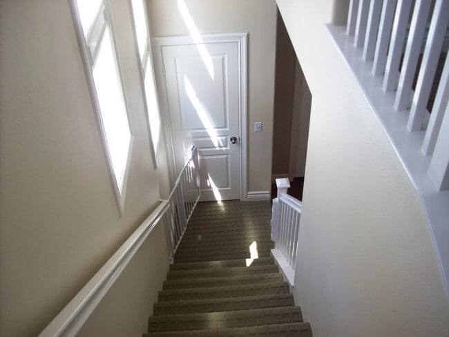 Building Photo - 464 Arbor Ct