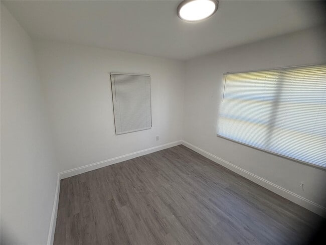 Building Photo - 703 N 17th St