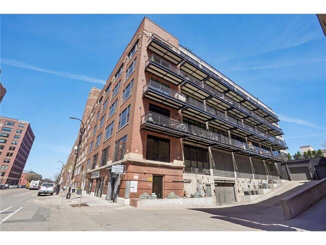 Building Photo - 700 N Washington Ave