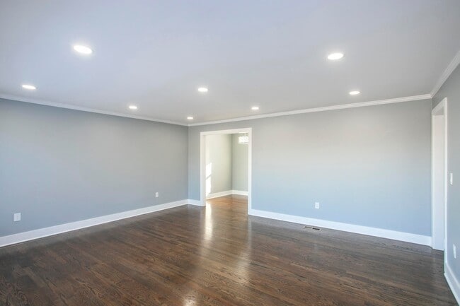 Building Photo - 1111 Westchester Dr