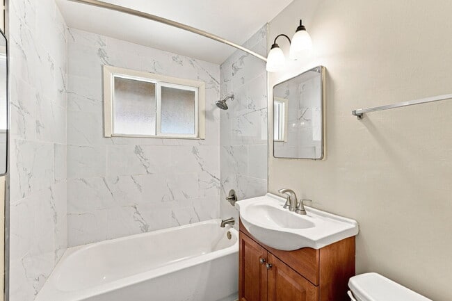 Building Photo - $1,495.95 - 2 Bed, 1 Bath Newly Renovated Duplex Unit!