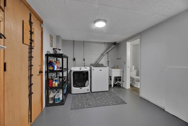 Building Photo - 6112 Frontier Ct