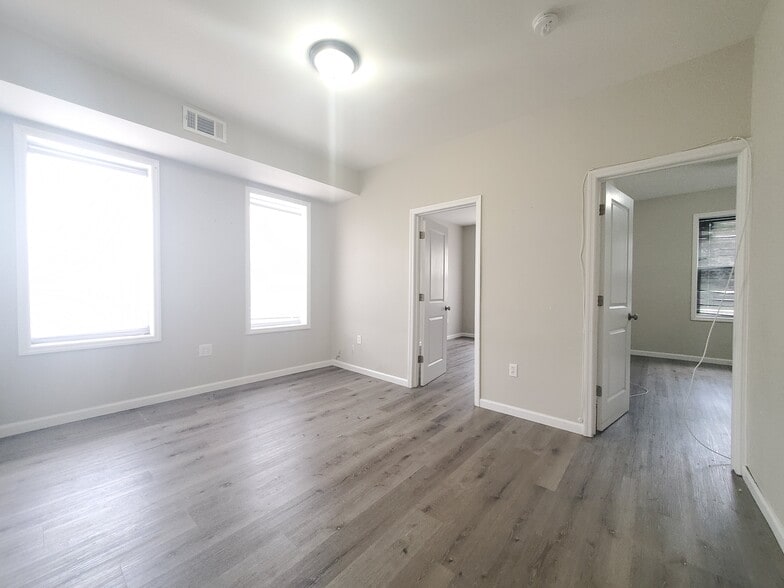 122 Wade St 13 - 126 Wade St